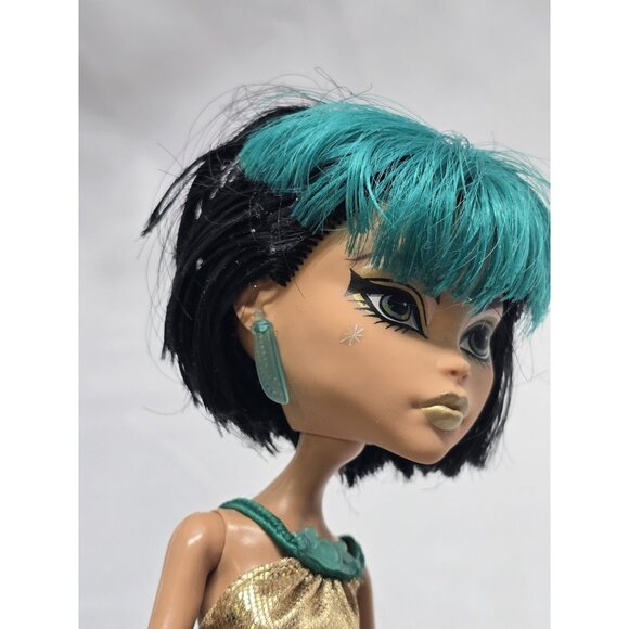 Monster High 2012 Skull Shores Cleo de Nile Doll- Black Hands - Picture 3 of 15